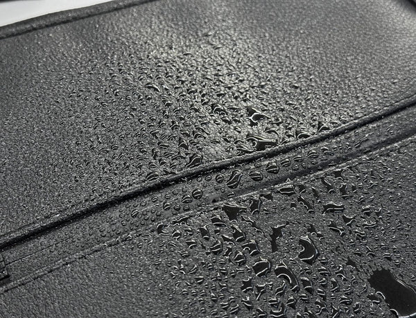 雨の日もスタイリッシュに。防水レザー製バッグの魅力と選び方