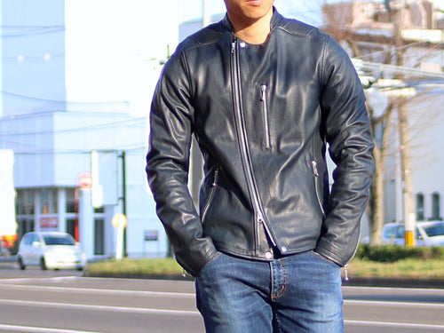 ネイビーのライダース