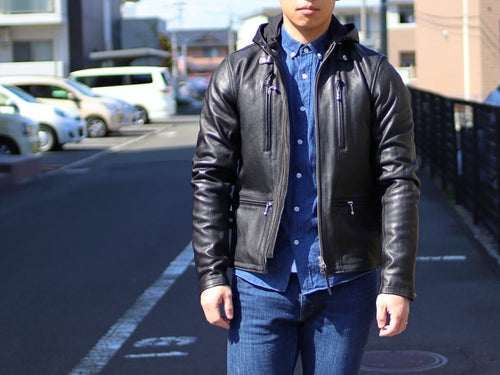 レザーライダースでレザーパーカー