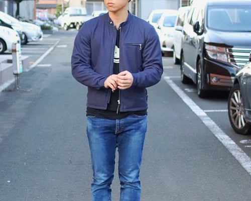 シングルライダースをカジュアルに