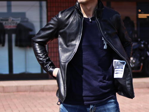 立ち襟でシープスキンレザー、春に丁度良い着やすく合わせやすい革ジャン!