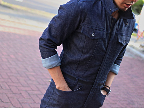 レーシングスーツじゃないバイク用ツナギ。