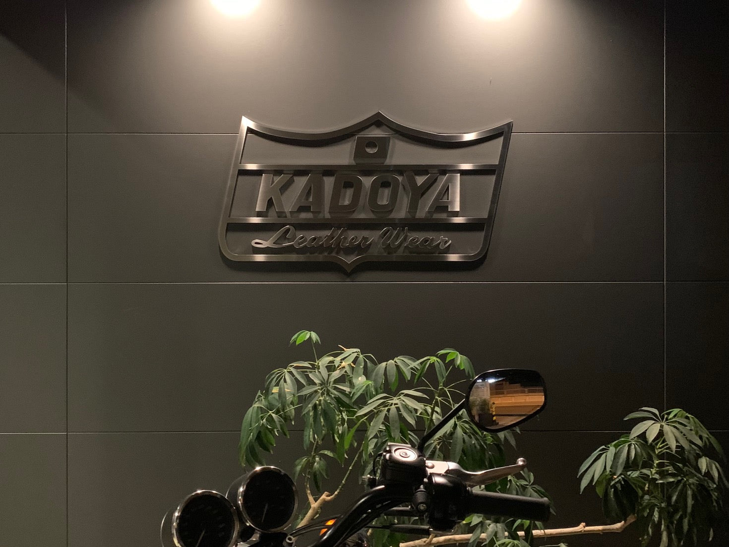 11月18日(火)の大阪店は15:00閉店です。