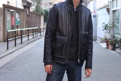 デニムジャケットにレザーベスト!