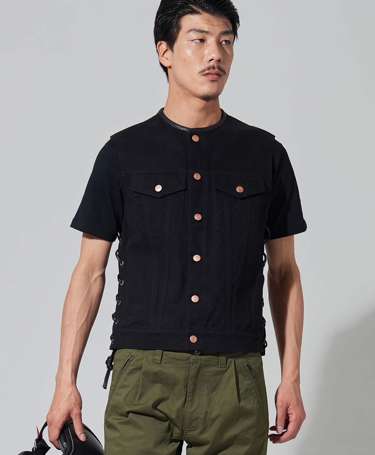 H186 B93 W72 サイズL Tシャツ着用