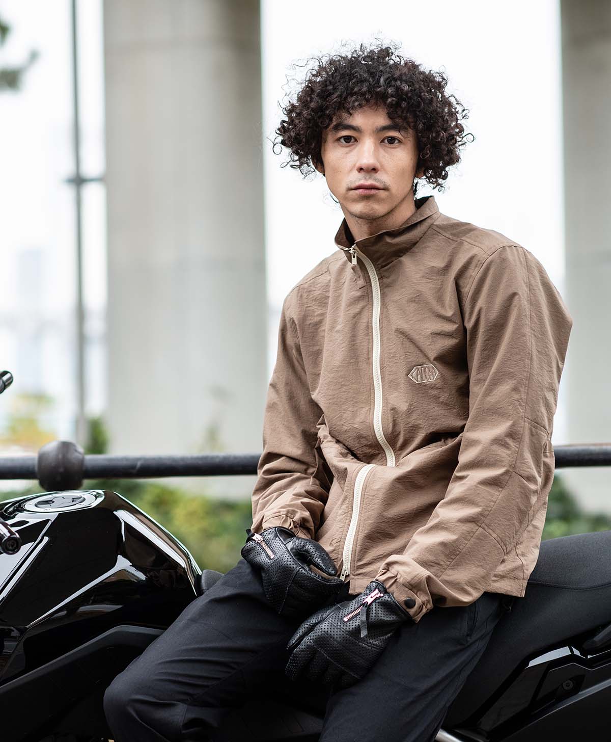 H184 B94 W72 サイズL Tシャツ着用