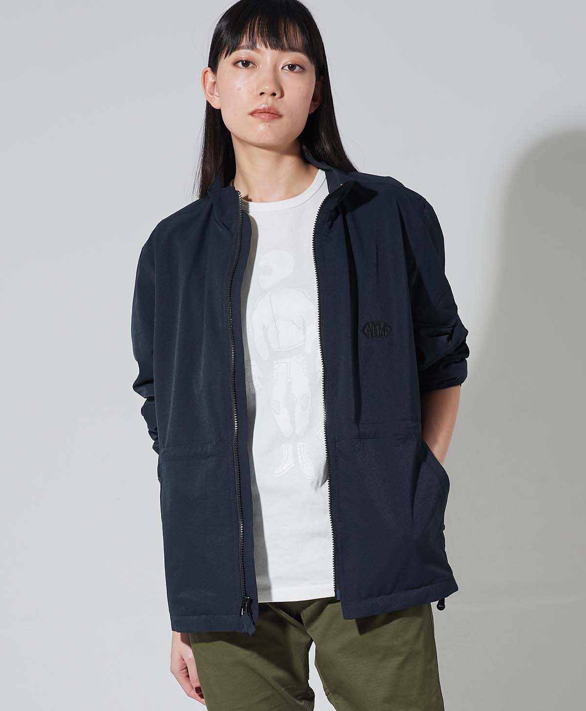 H172 B79 W62 サイズL Tシャツ着用