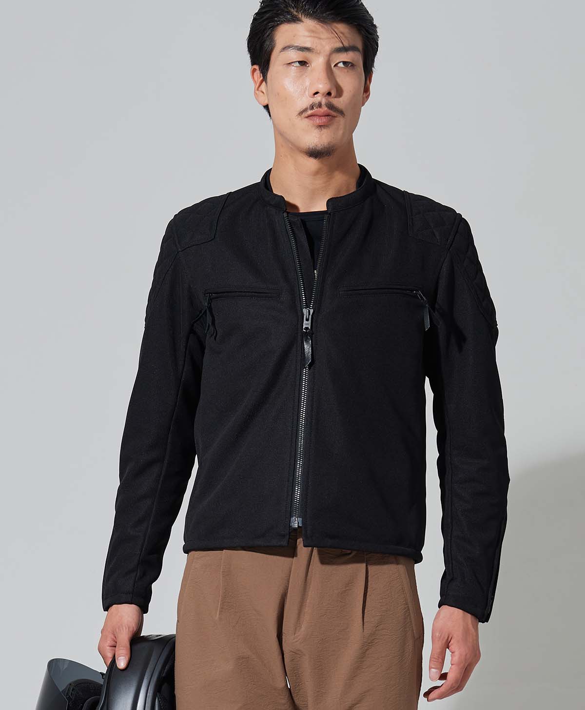 H186 B93 W72 サイズL Tシャツ着用