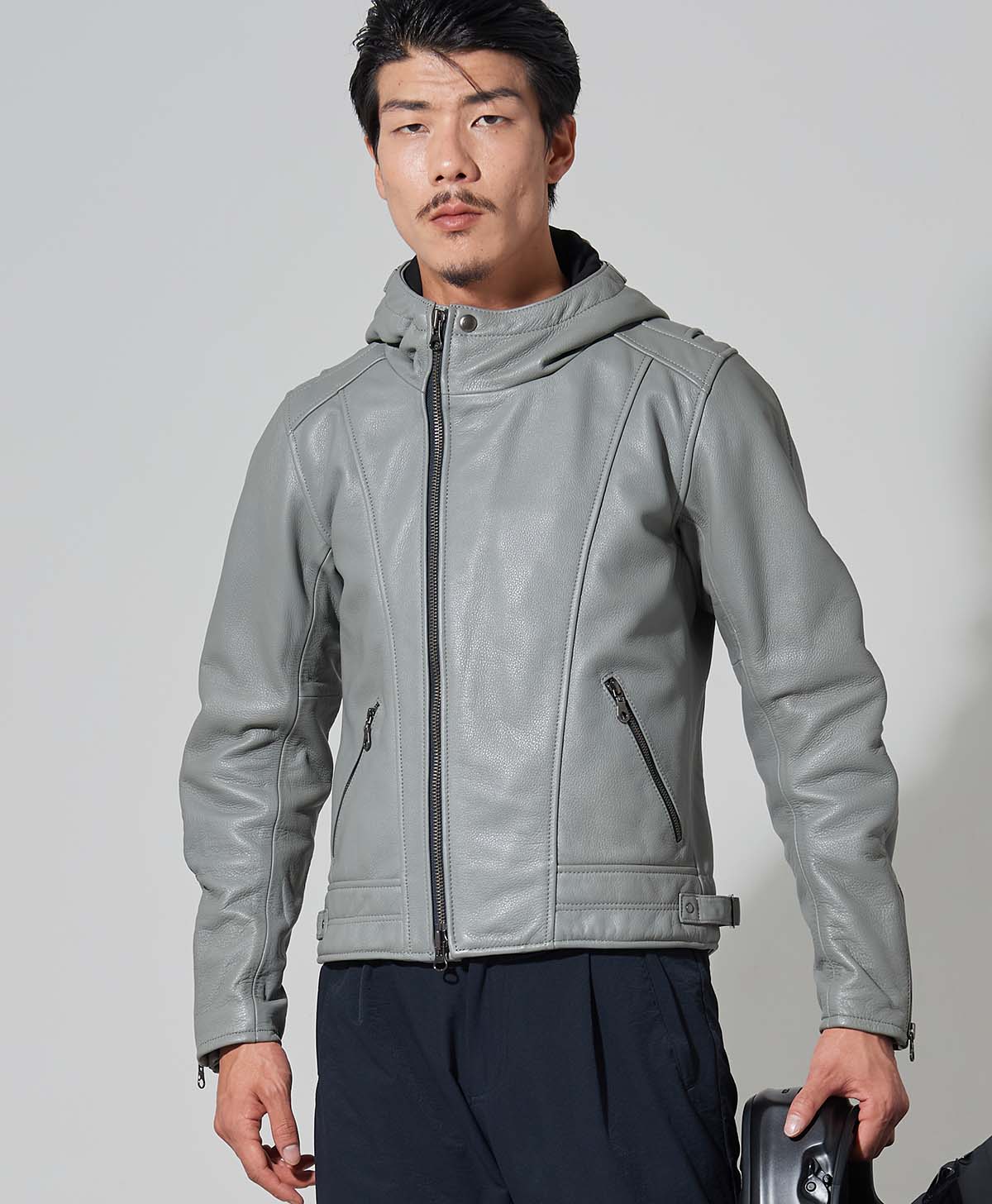 H186 B93 W72 サイズL Tシャツ着用