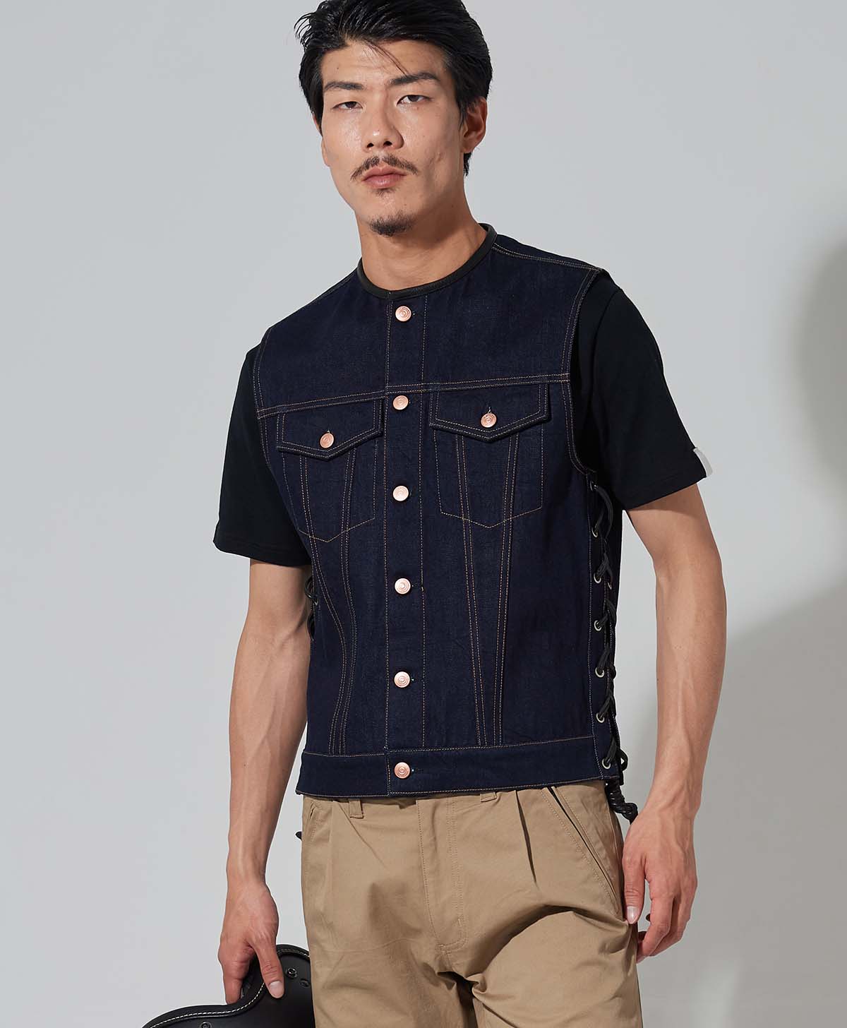 H186 B93 W72 サイズL Tシャツ着用