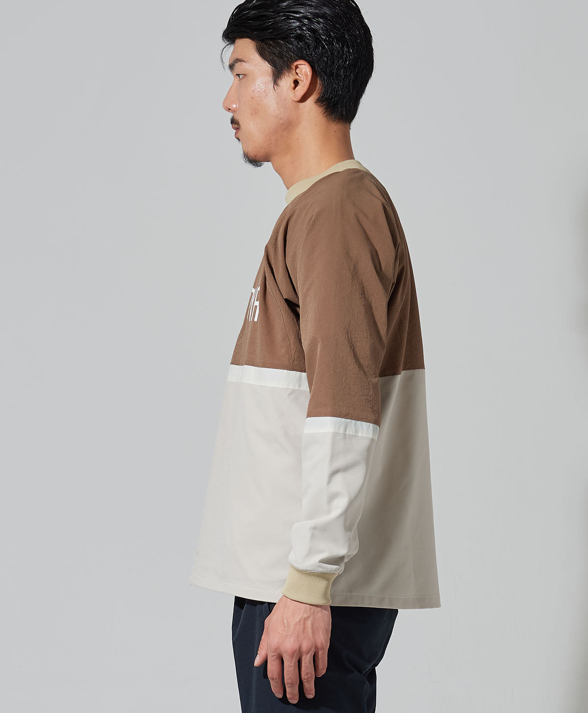 H186 B93 W72 サイズL Tシャツ着用