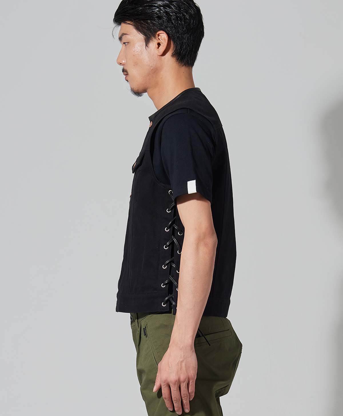H186 B93 W72 サイズL Tシャツ着用