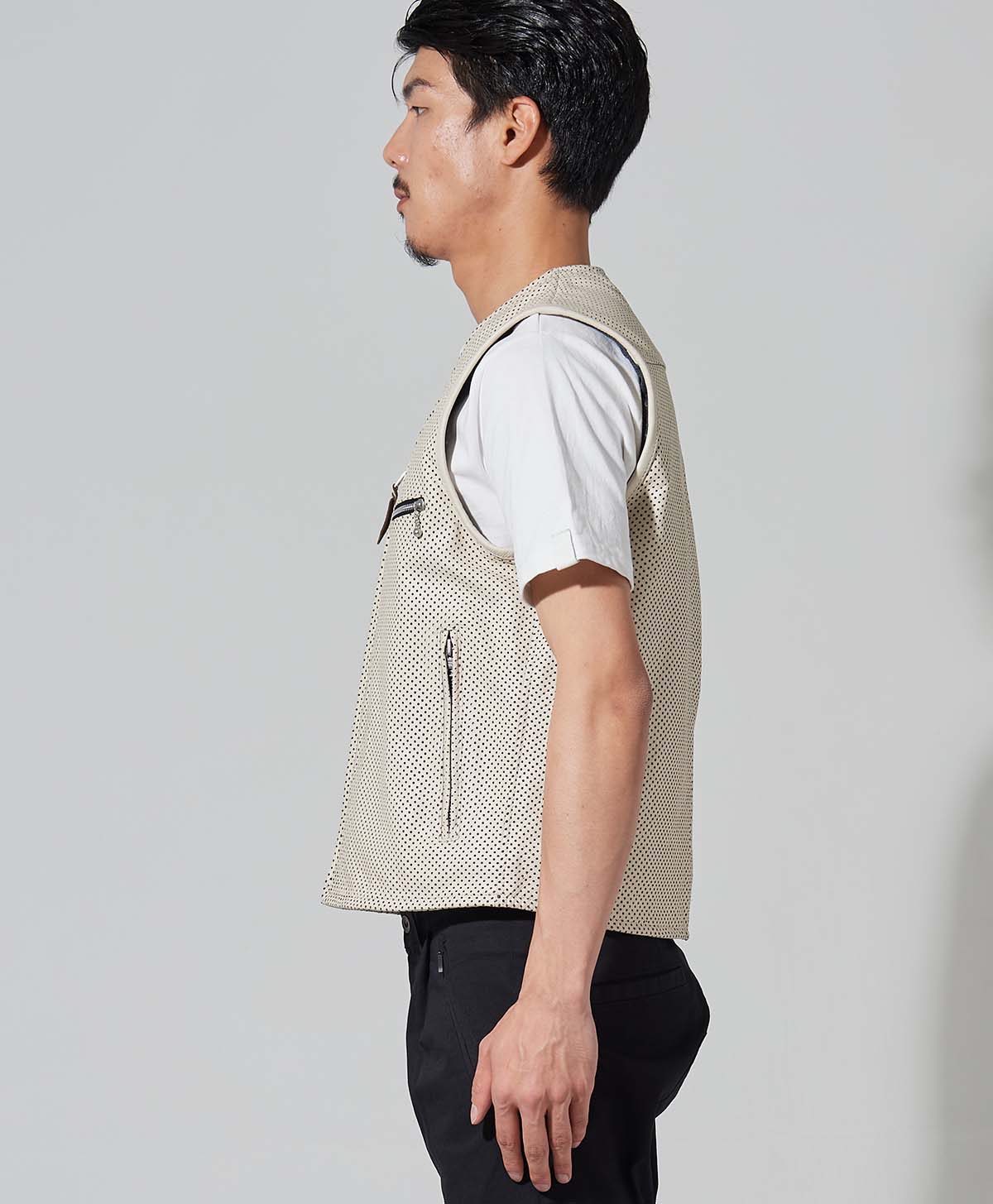 H186 B93 W72 サイズL Tシャツ着用