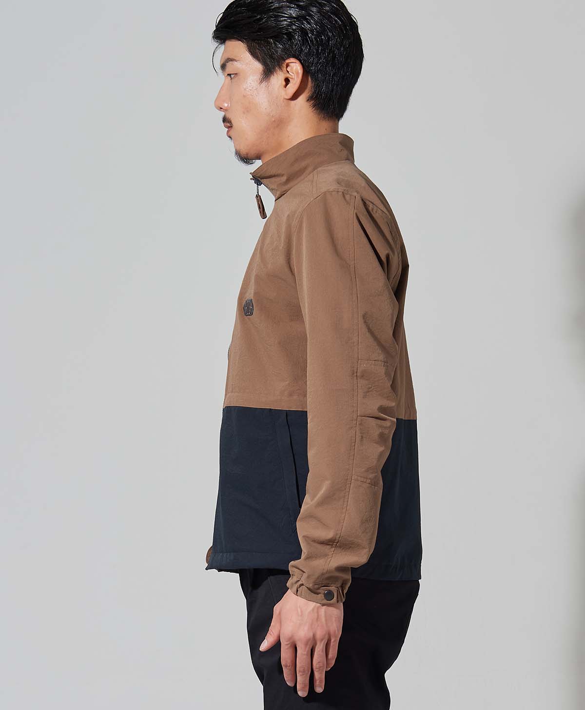 H186 B93 W72 サイズL Tシャツ着用