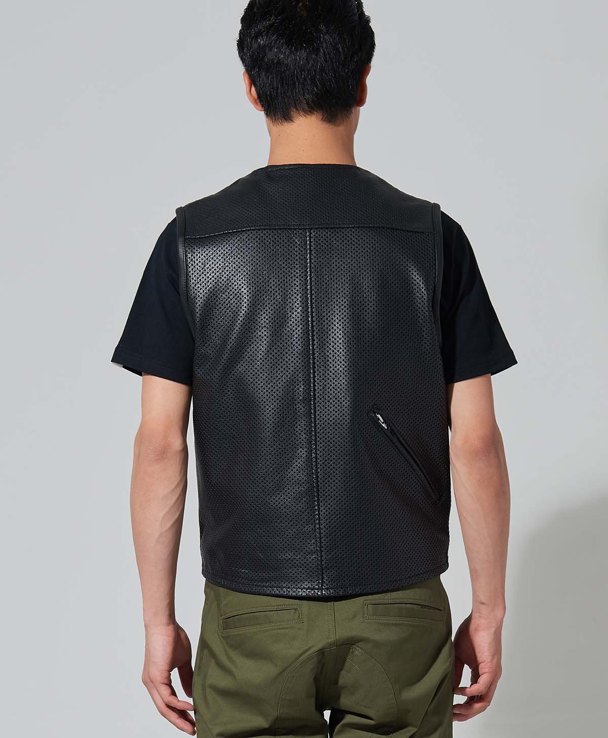 H186 B93 W72 サイズL Tシャツ着用