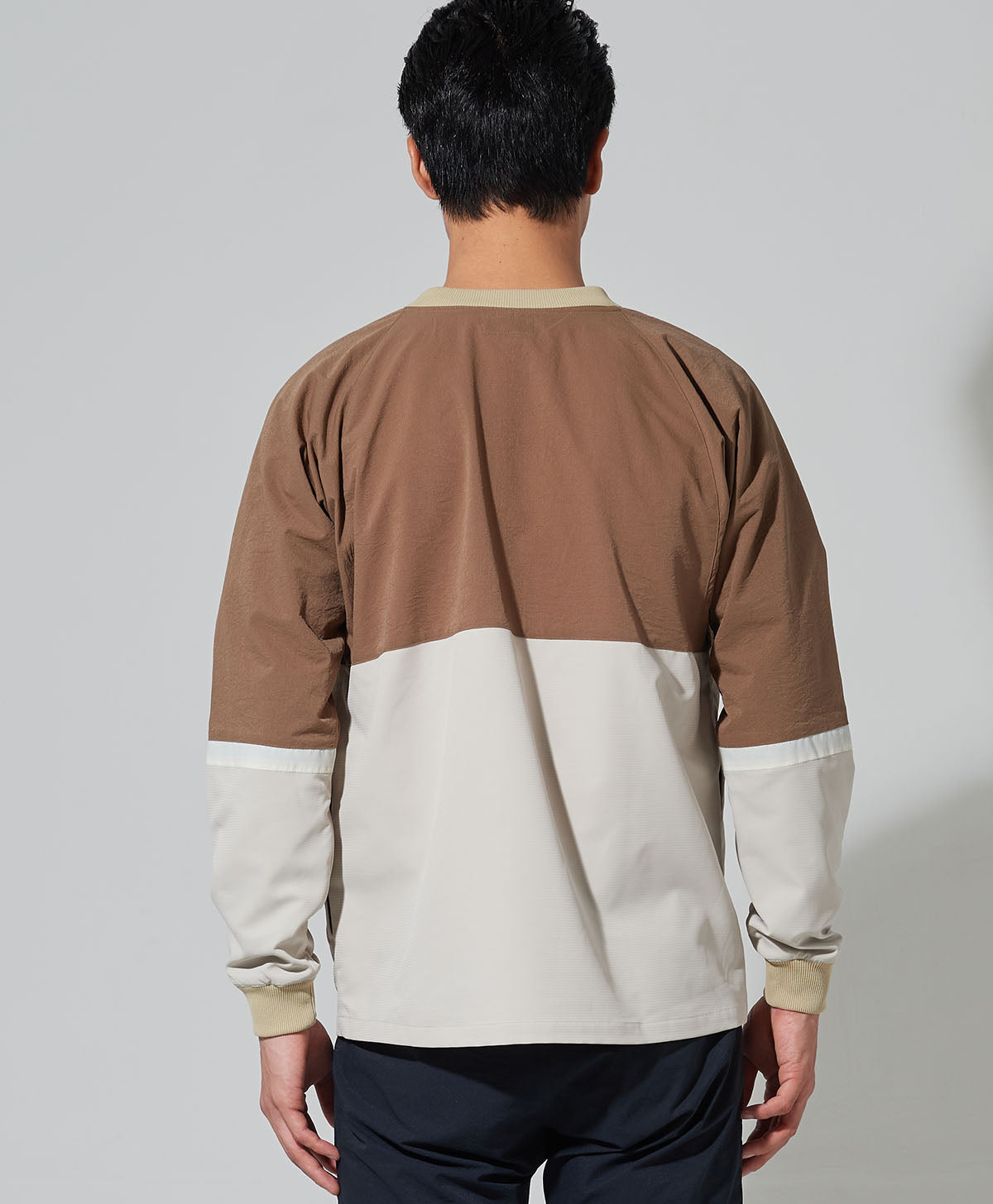 H186 B93 W72 サイズL Tシャツ着用