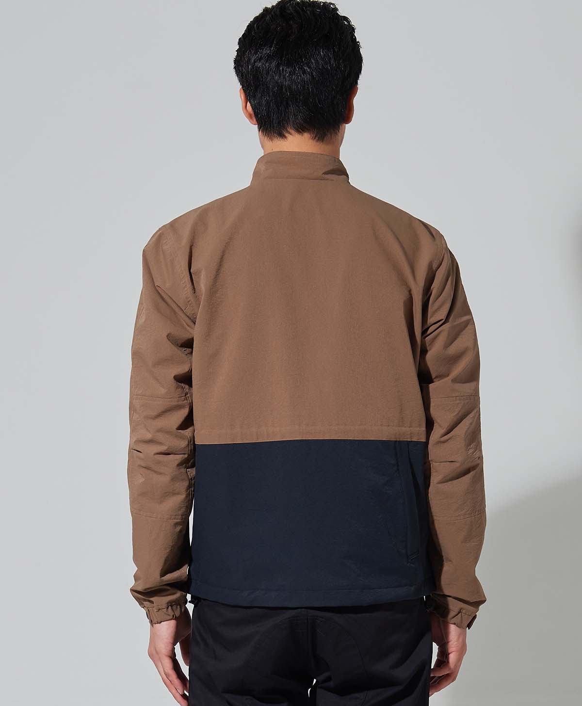H186 B93 W72 サイズL Tシャツ着用