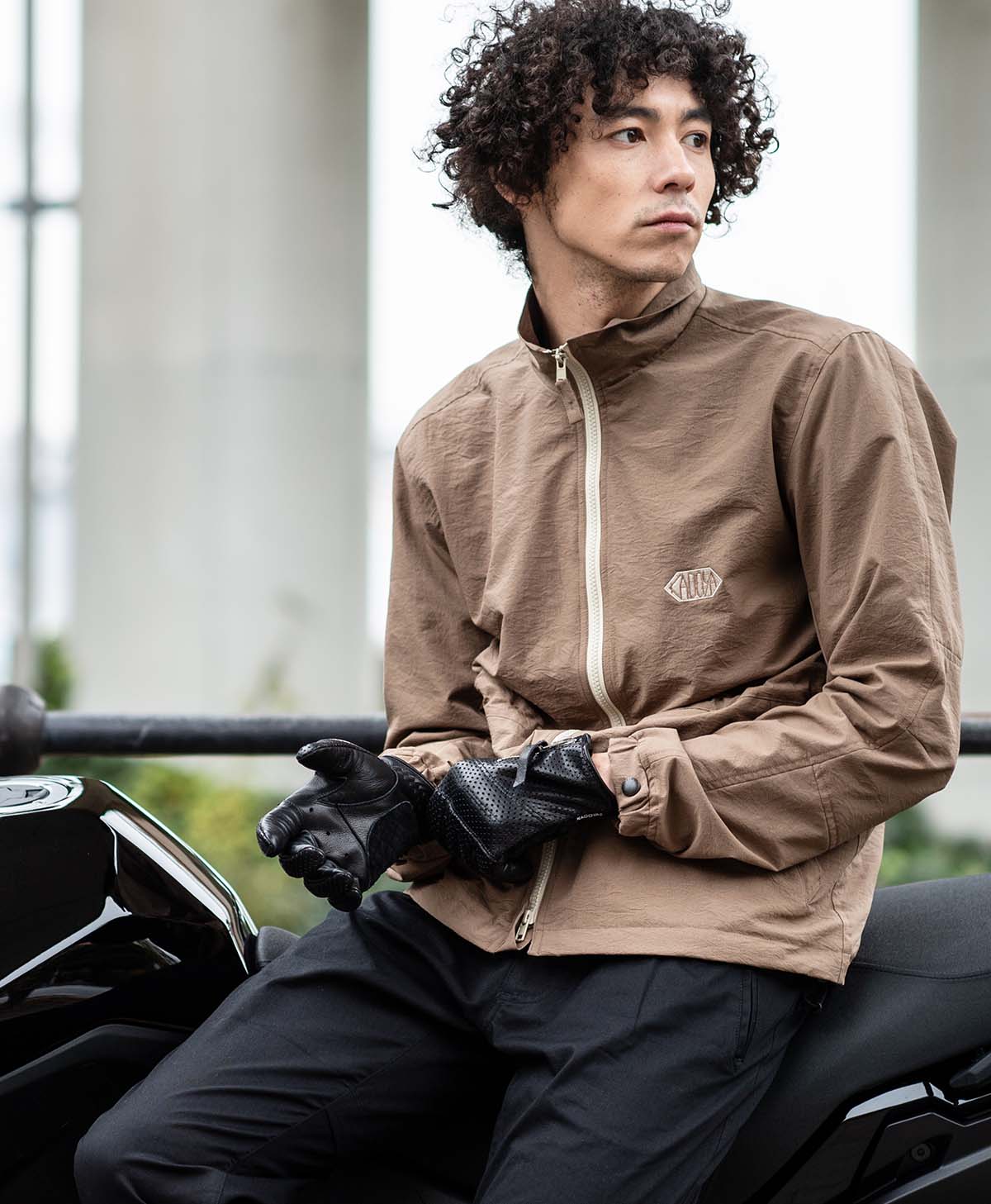 H184 B94 W72 サイズL Tシャツ着用
