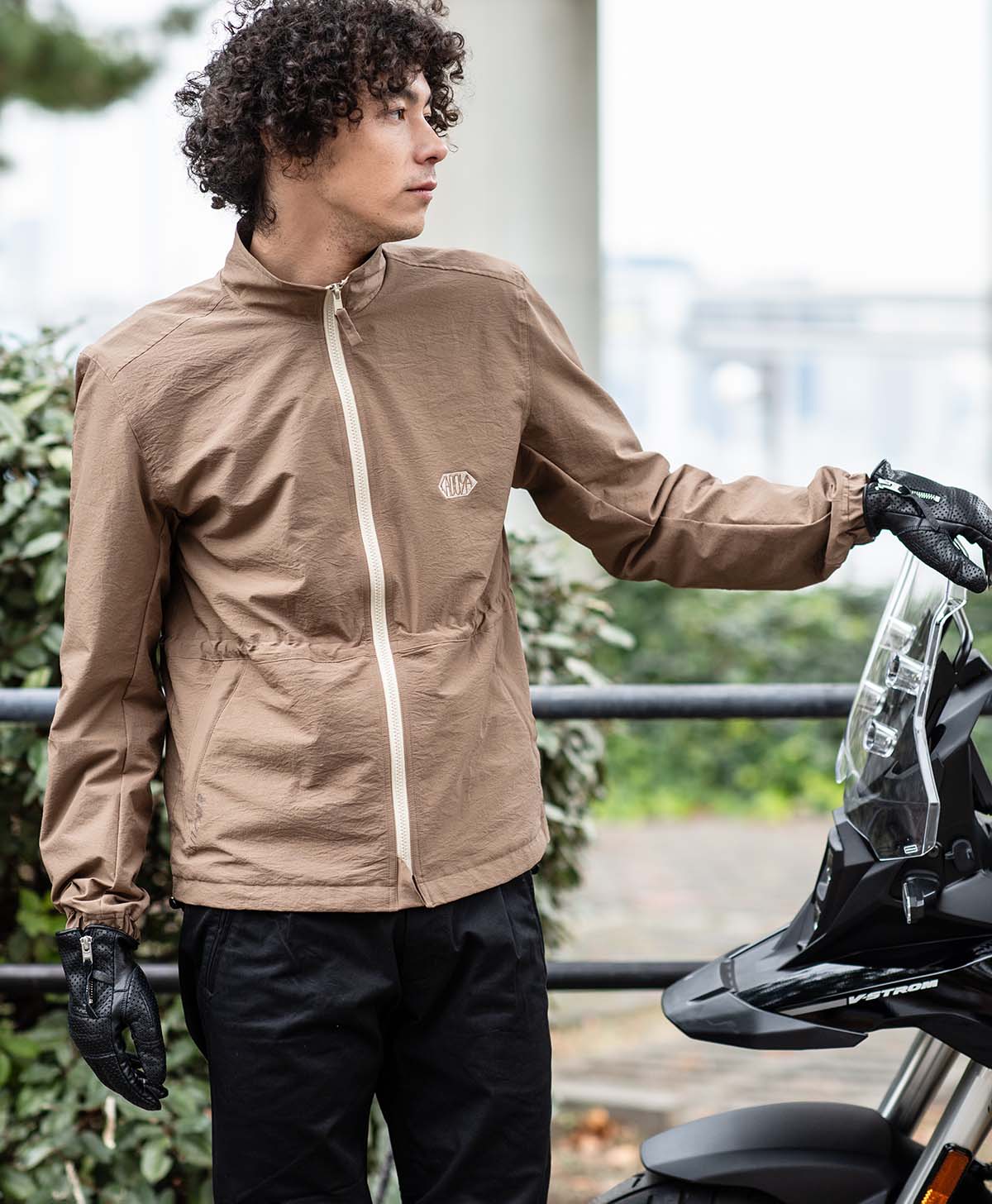 H184 B94 W72 サイズL Tシャツ着用