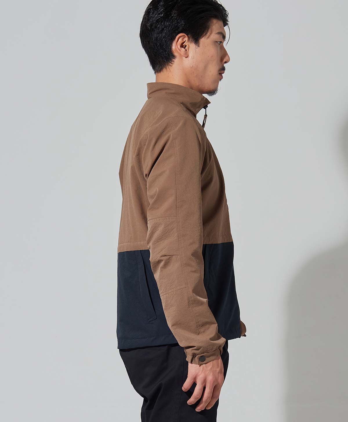 H186 B93 W72 サイズL Tシャツ着用