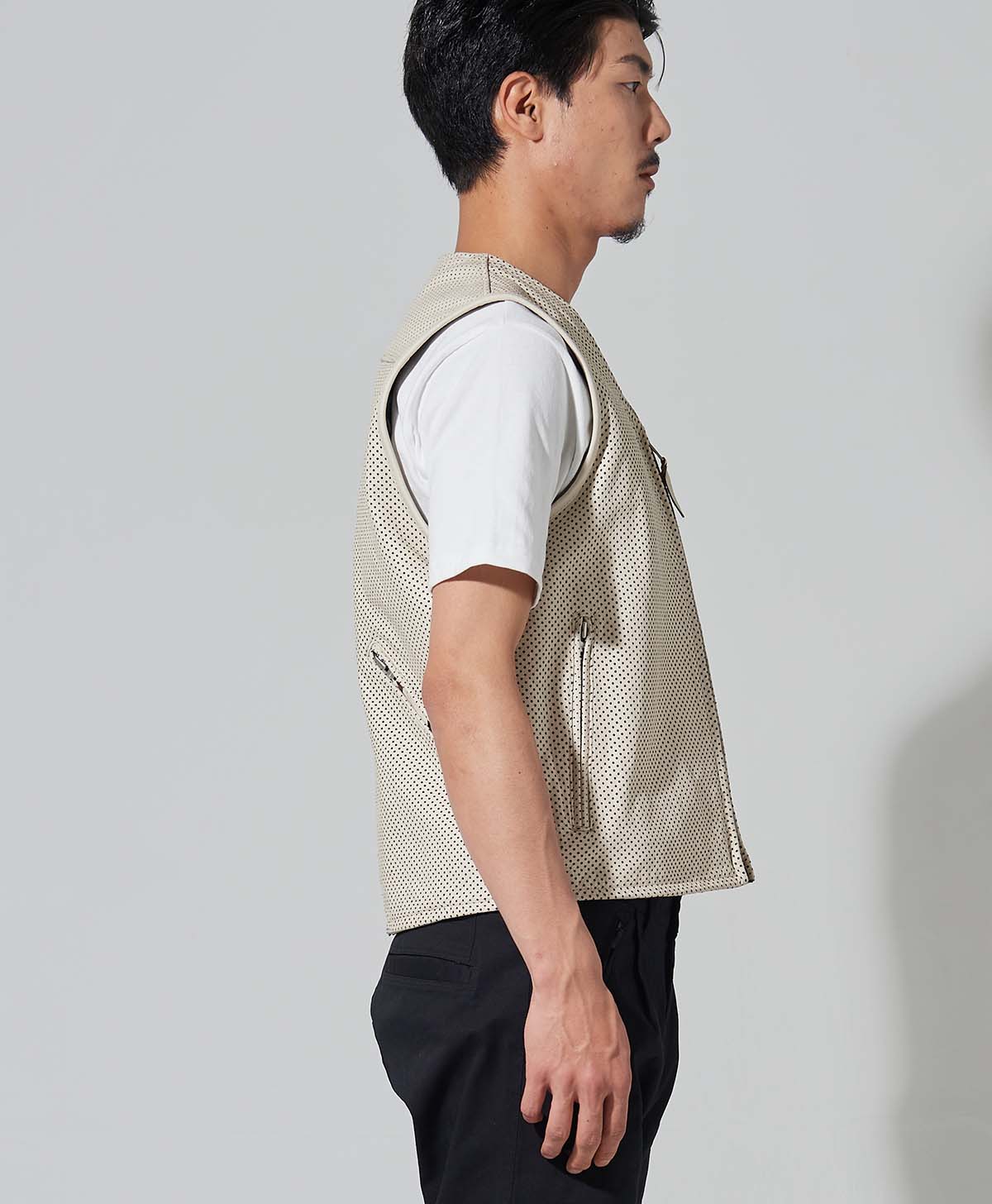 H186 B93 W72 サイズL Tシャツ着用