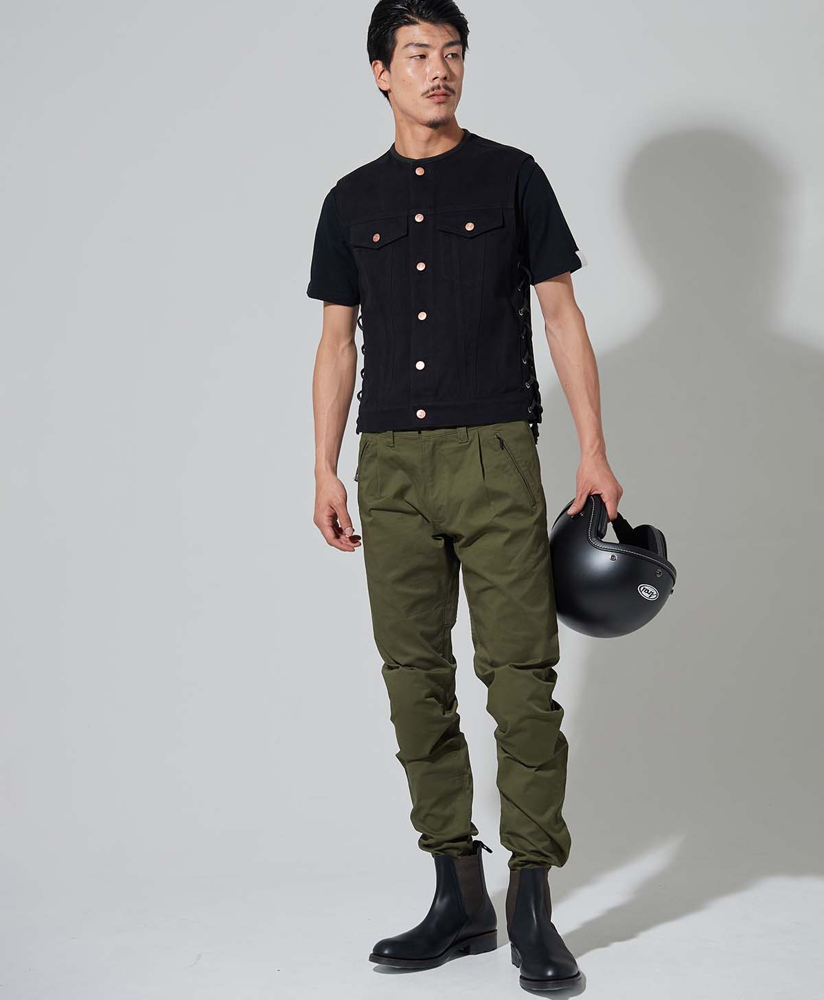 H186 B93 W72 サイズL Tシャツ着用