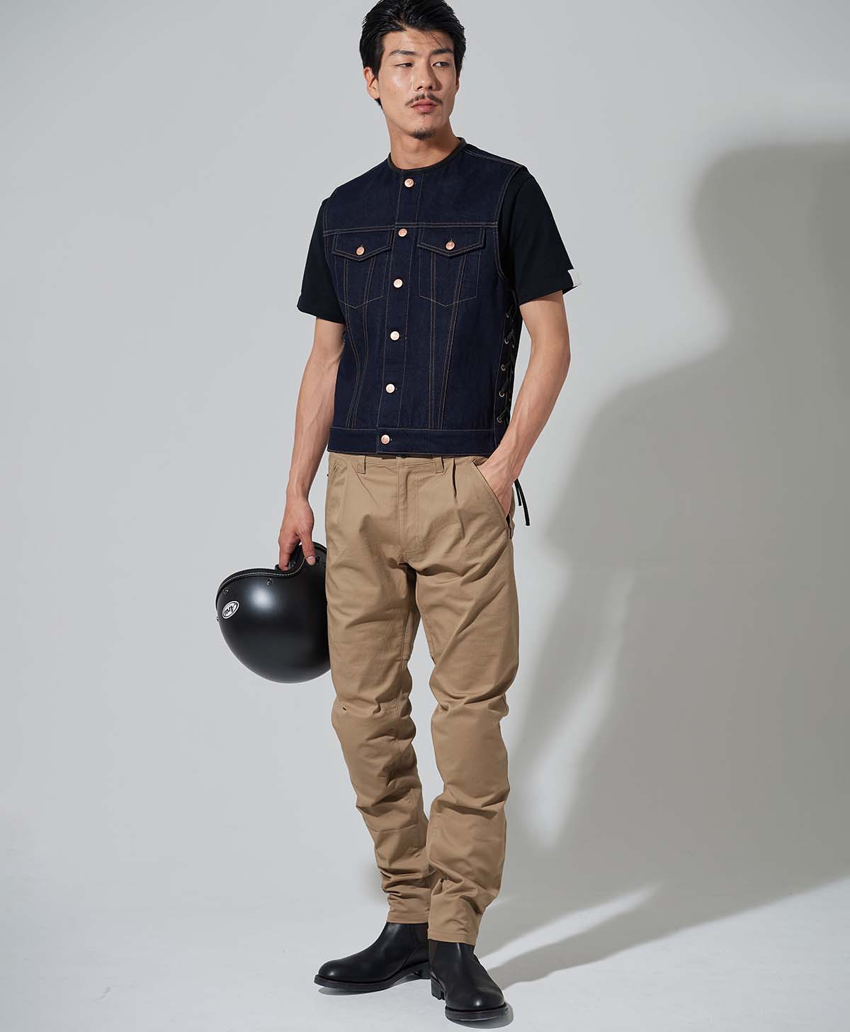 H186 B93 W72 サイズL Tシャツ着用