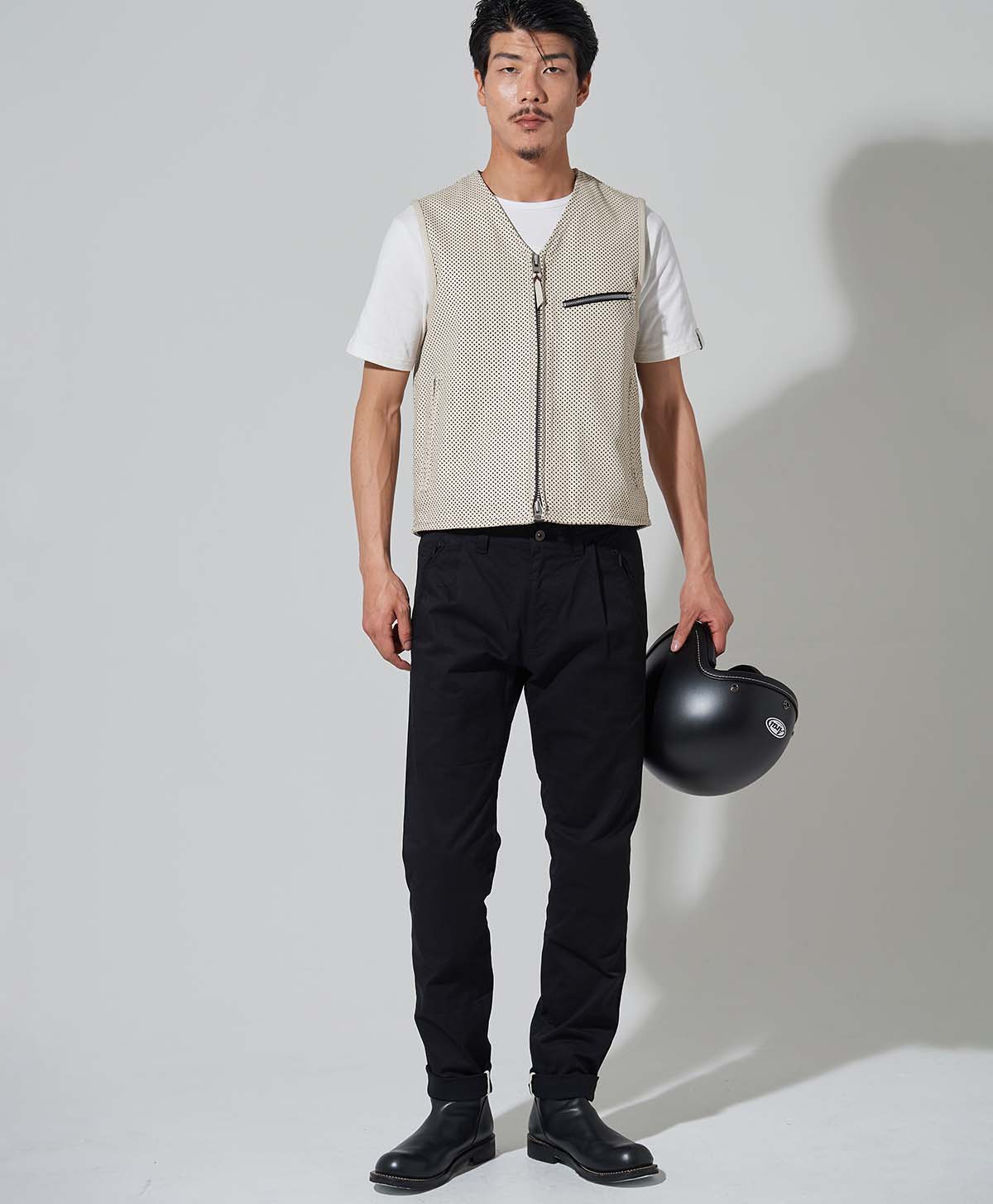 H186 B93 W72 サイズL Tシャツ着用