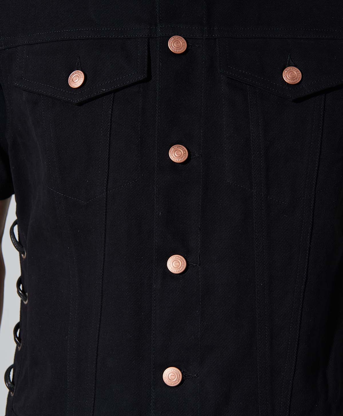 刻印入りのKADOYA オリジナルボタンを採用