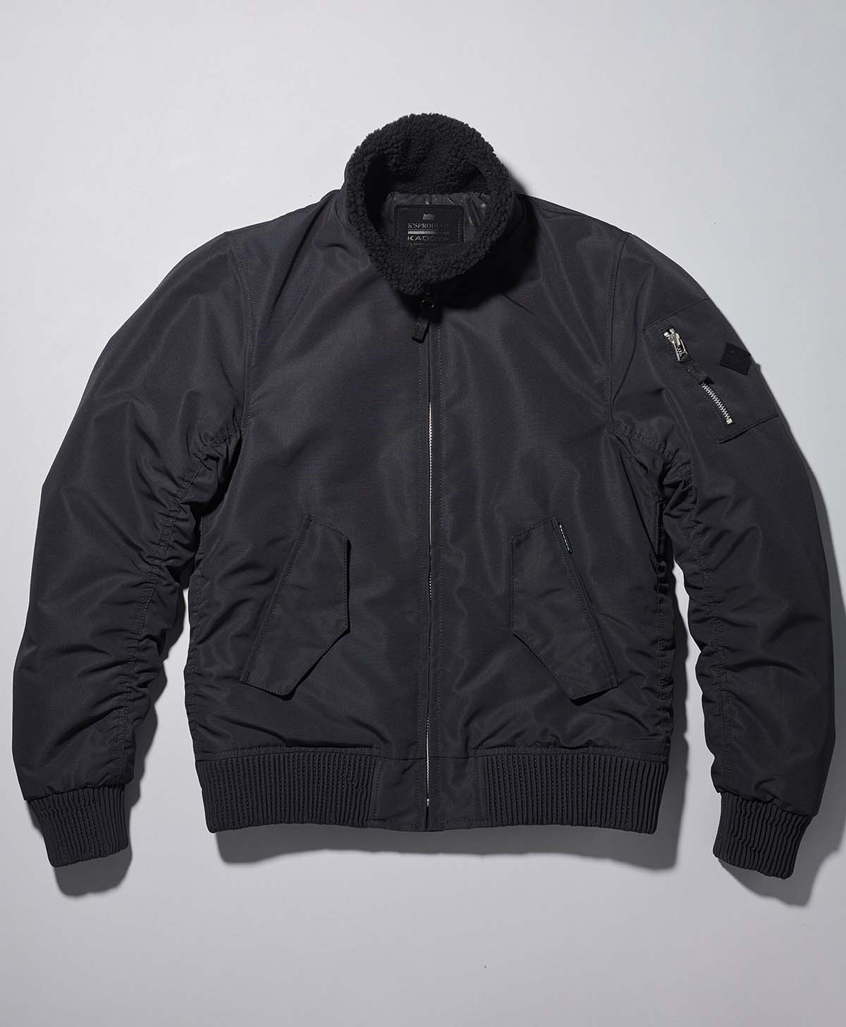 襟を立てて着用が可能