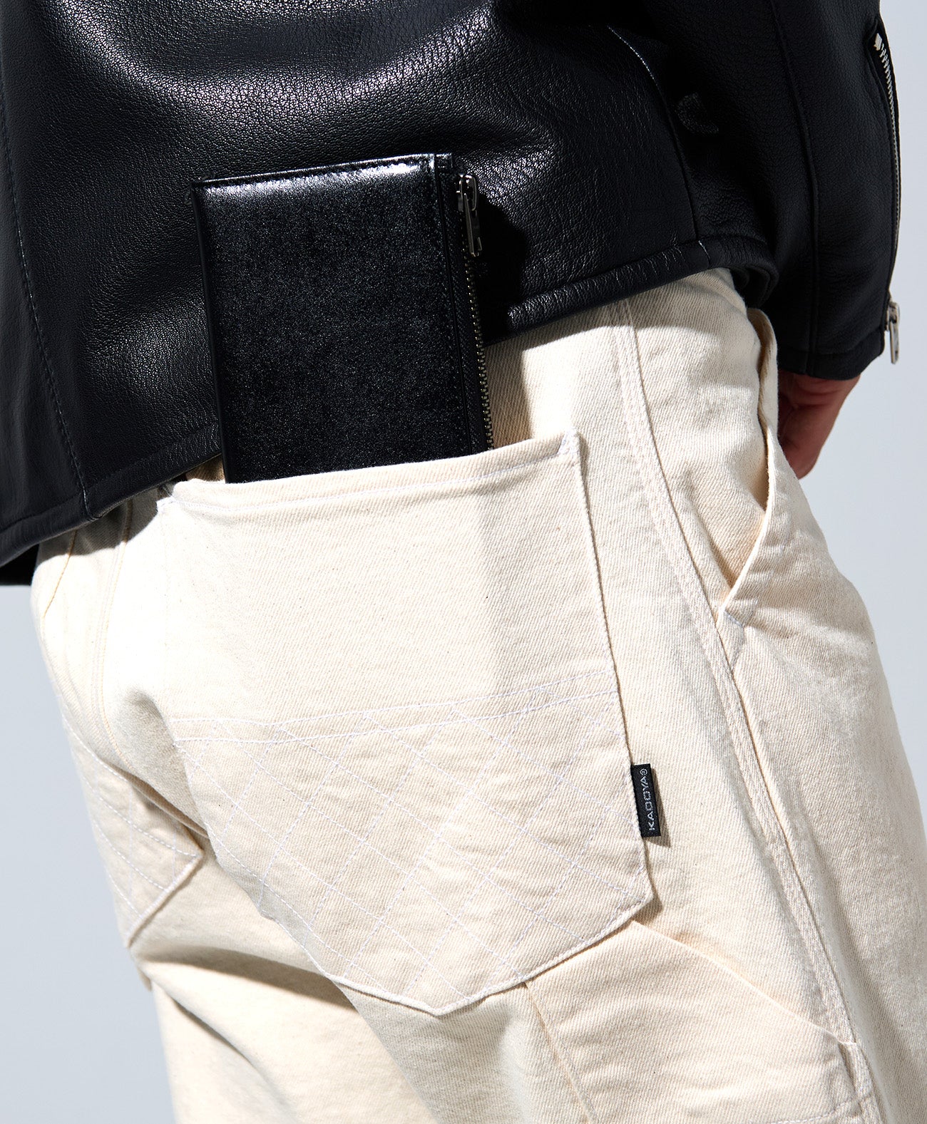 LEATHER L ZIP WALLET / ブラック