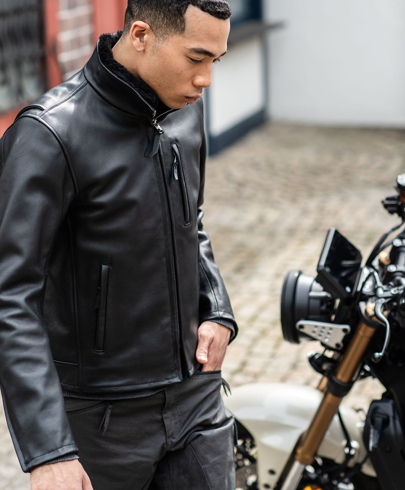 H178 B84 W72 サイズL 着用