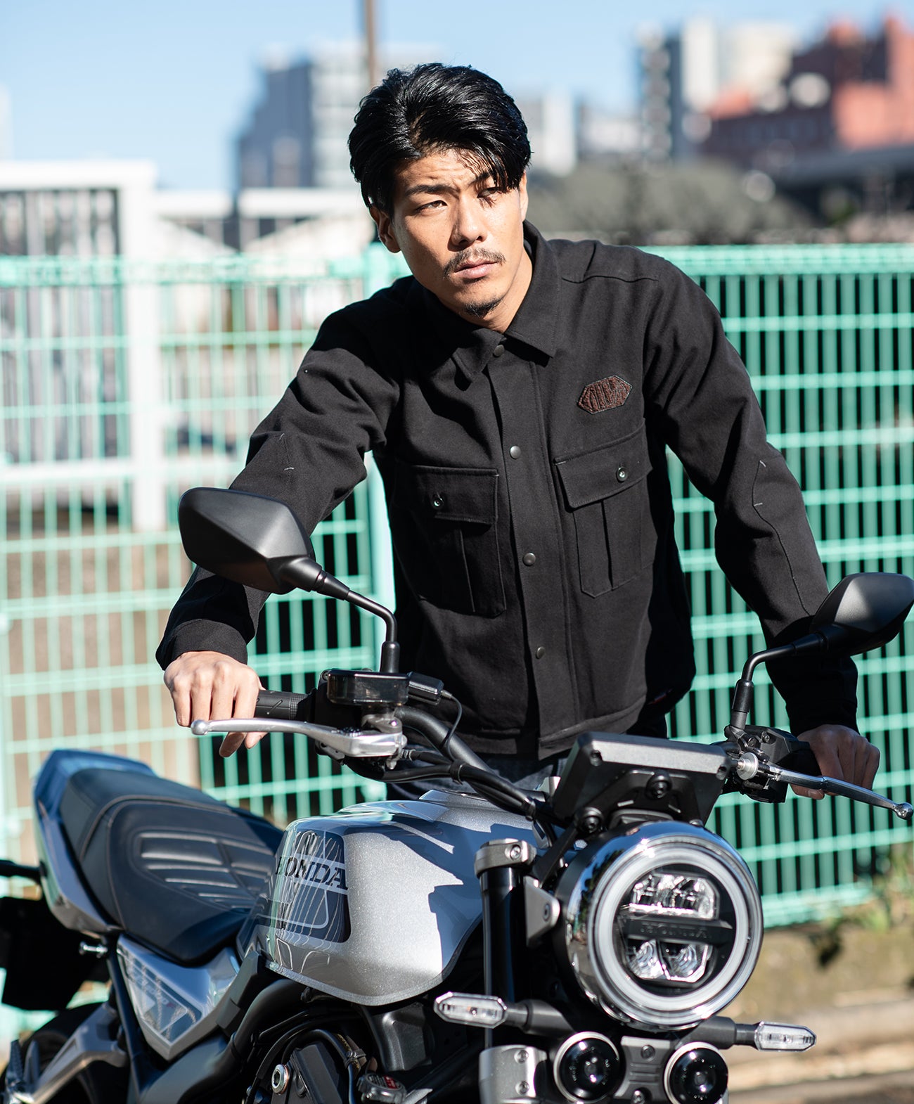 H185 B93 W72 サイズL 着用