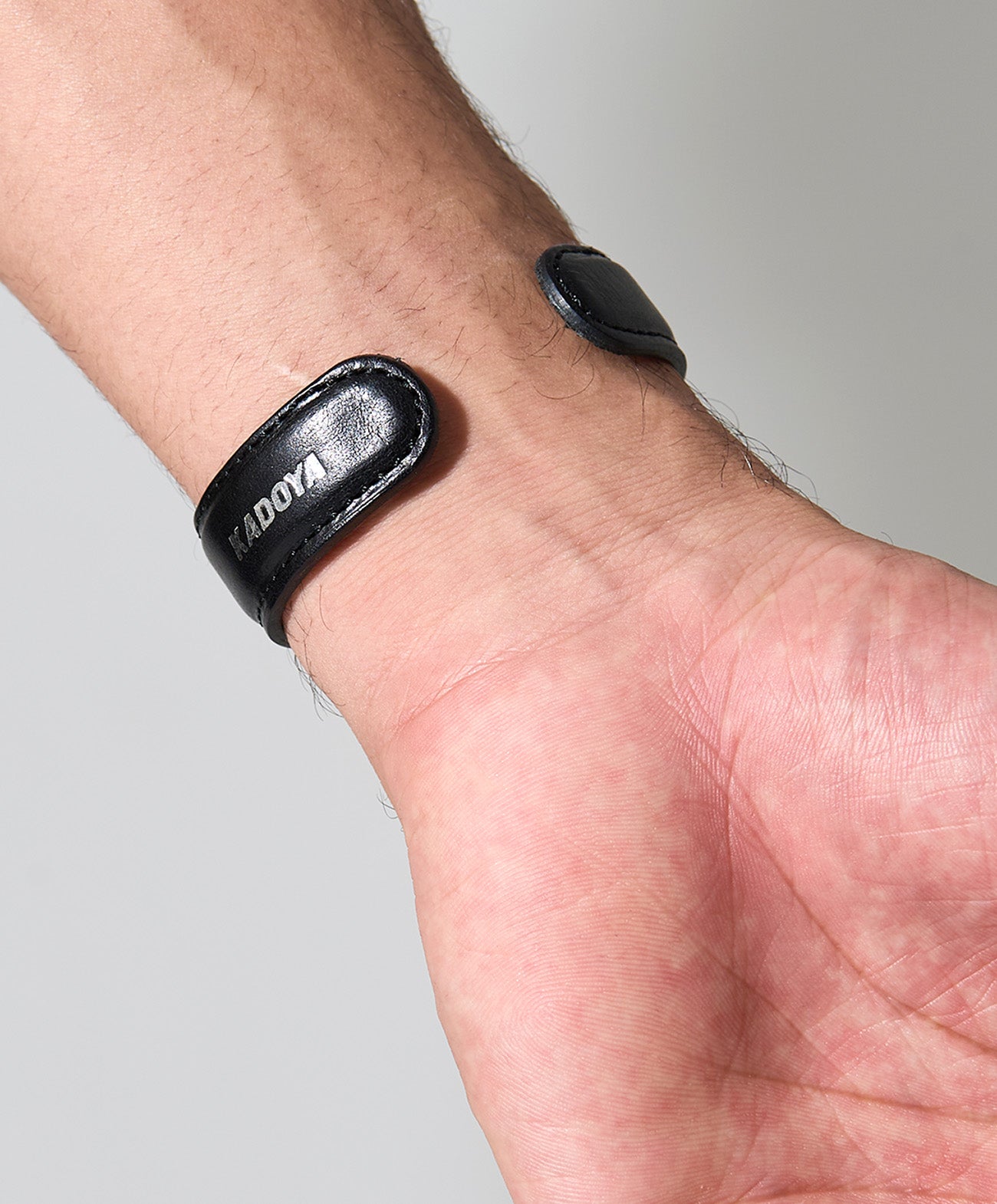 LEATHER BANGLE / ブラック