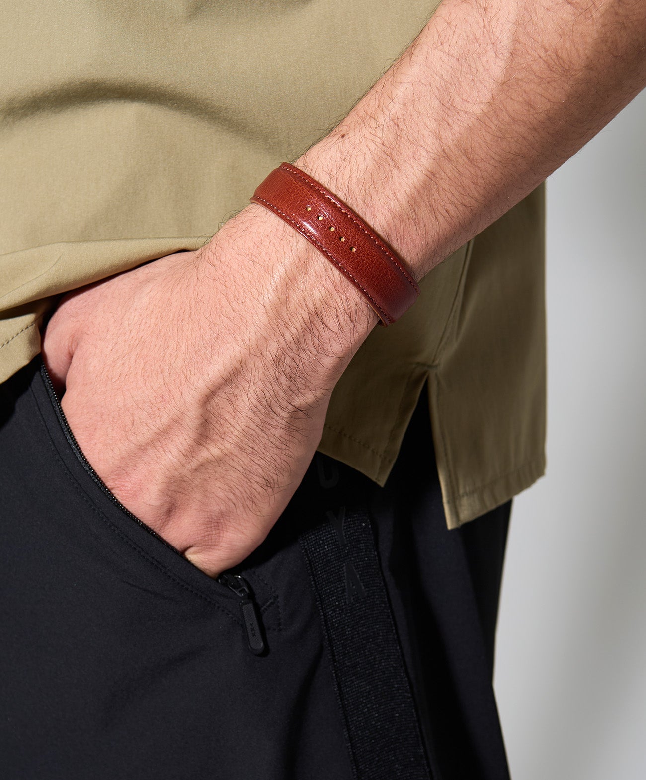 LEATHER BANGLE / ブラウン