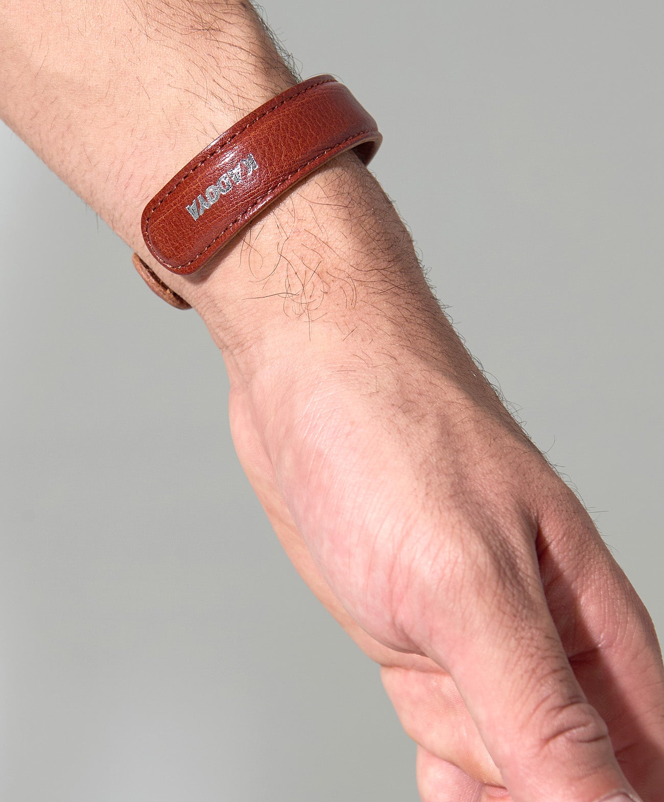 LEATHER BANGLE / ブラウン