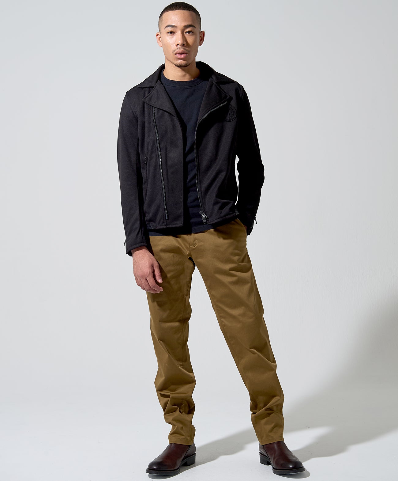 H178 B84 W72 サイズL 着用