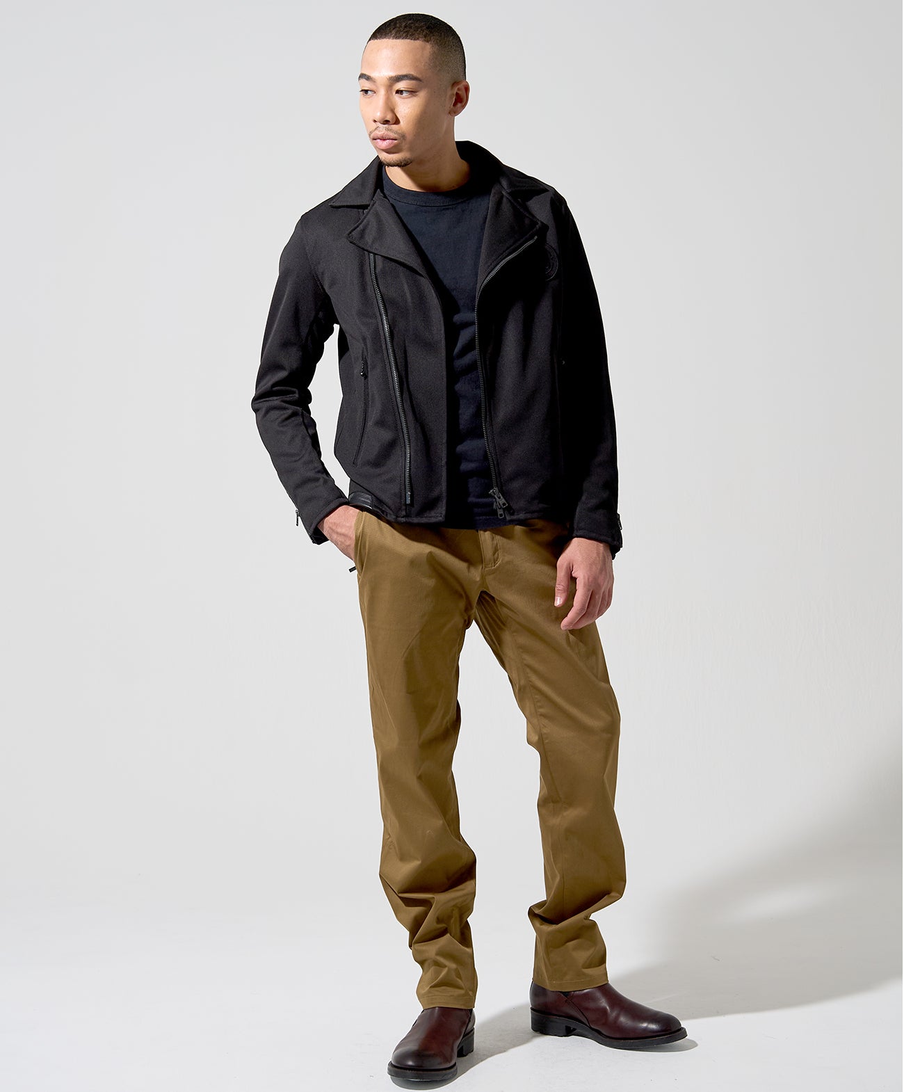 H178 B84 W72 サイズL 着用