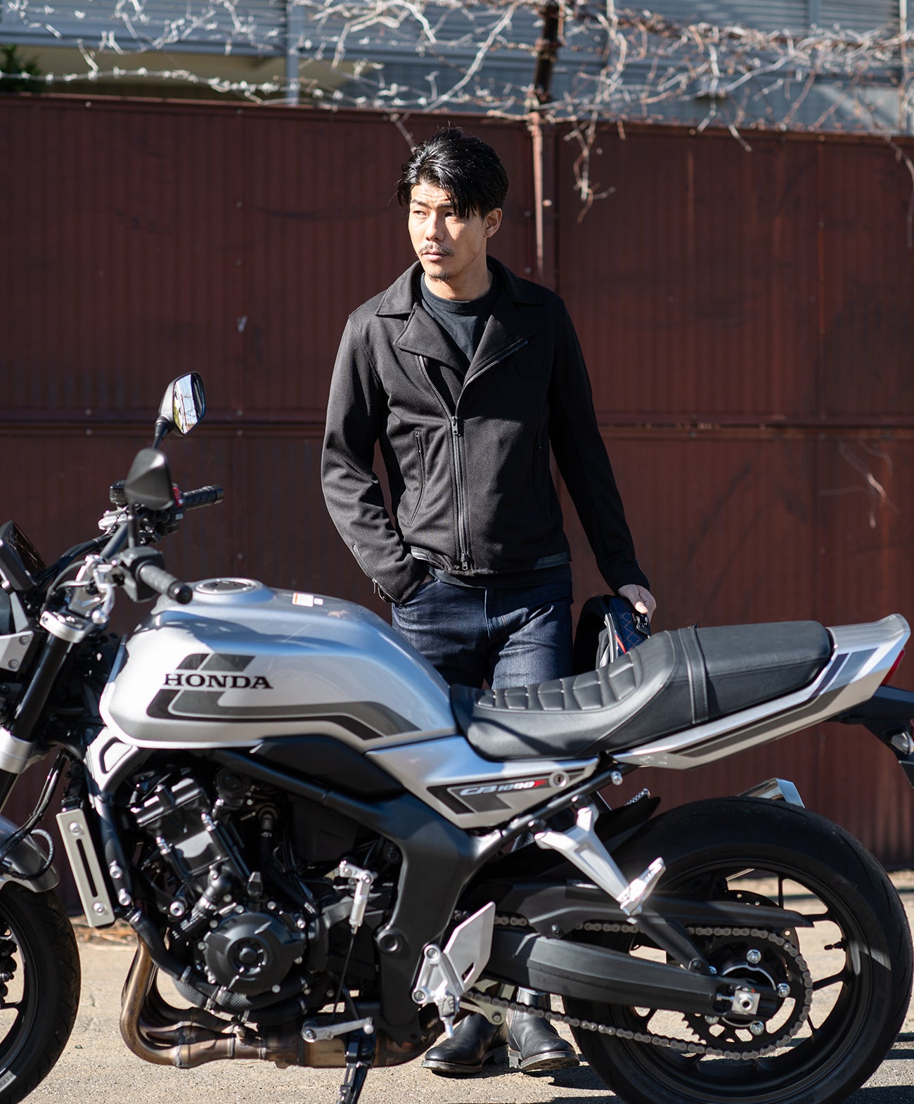 H185 B93 W72 サイズL 着用