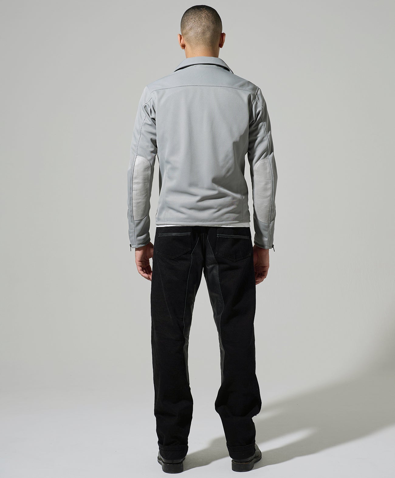 H178 B84 W72 サイズL 着用