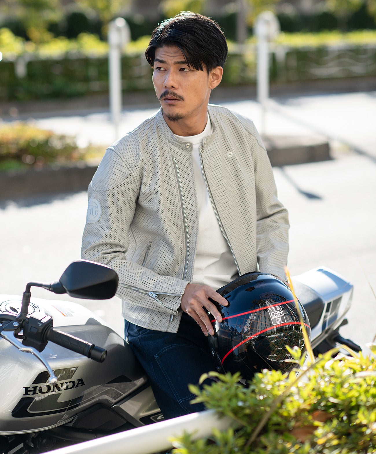 H185 B93 W72 サイズL 着用