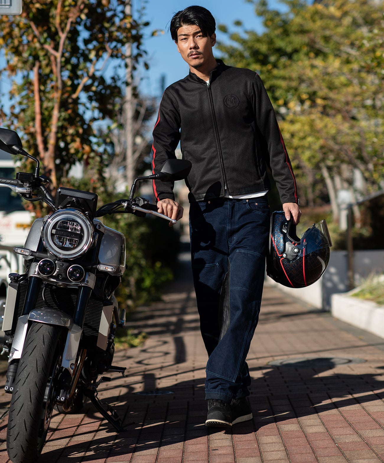 H185 B93 W72 サイズL 着用