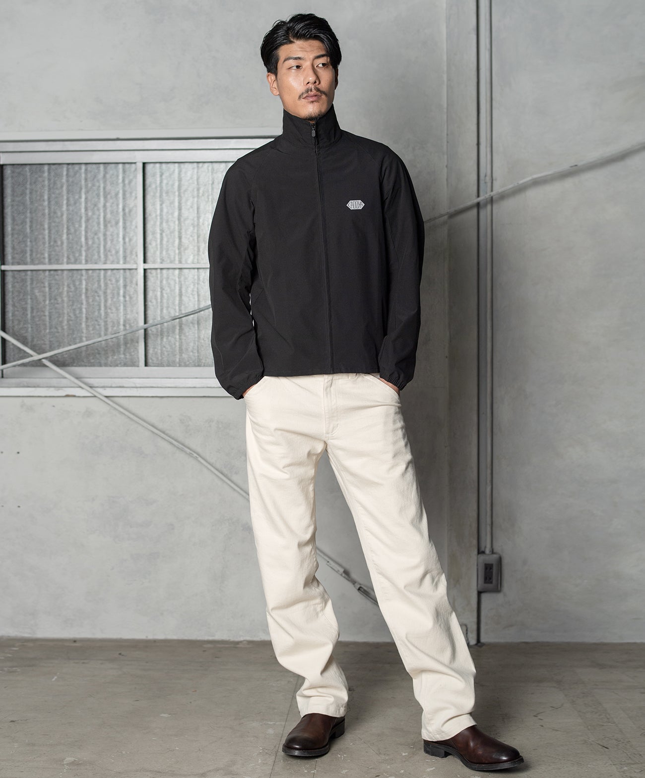 H185 B93 W72 サイズL 着用