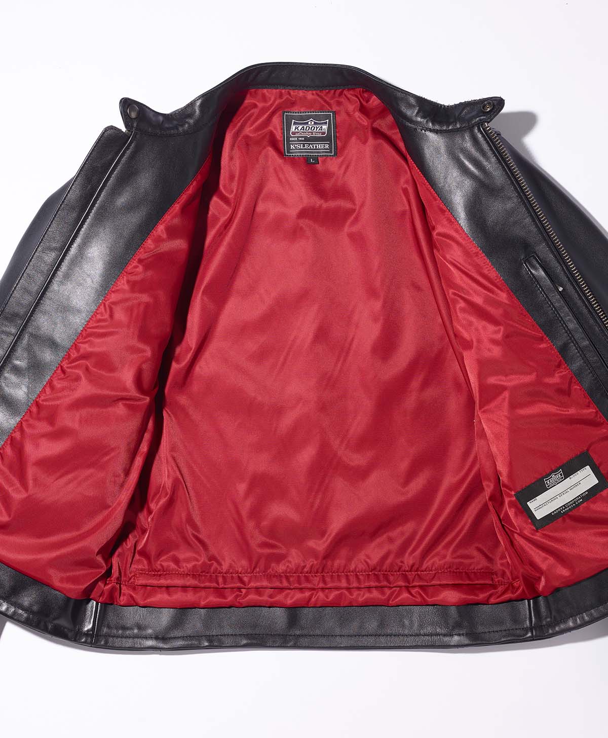 身頃、袖共に赤色の裏地を採用