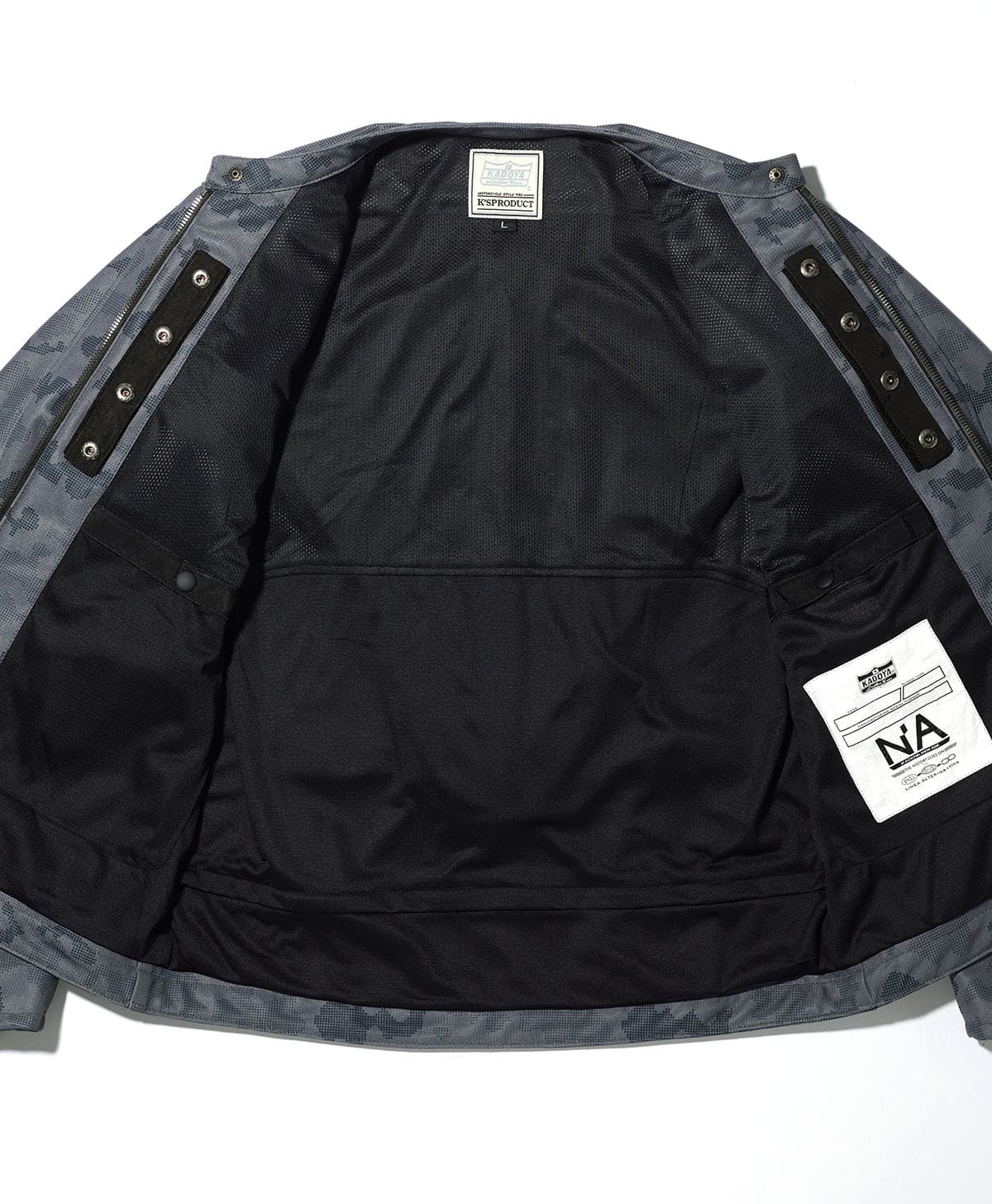 速乾性の高いポリエステルメッシュCOOL DEHYBERを採用