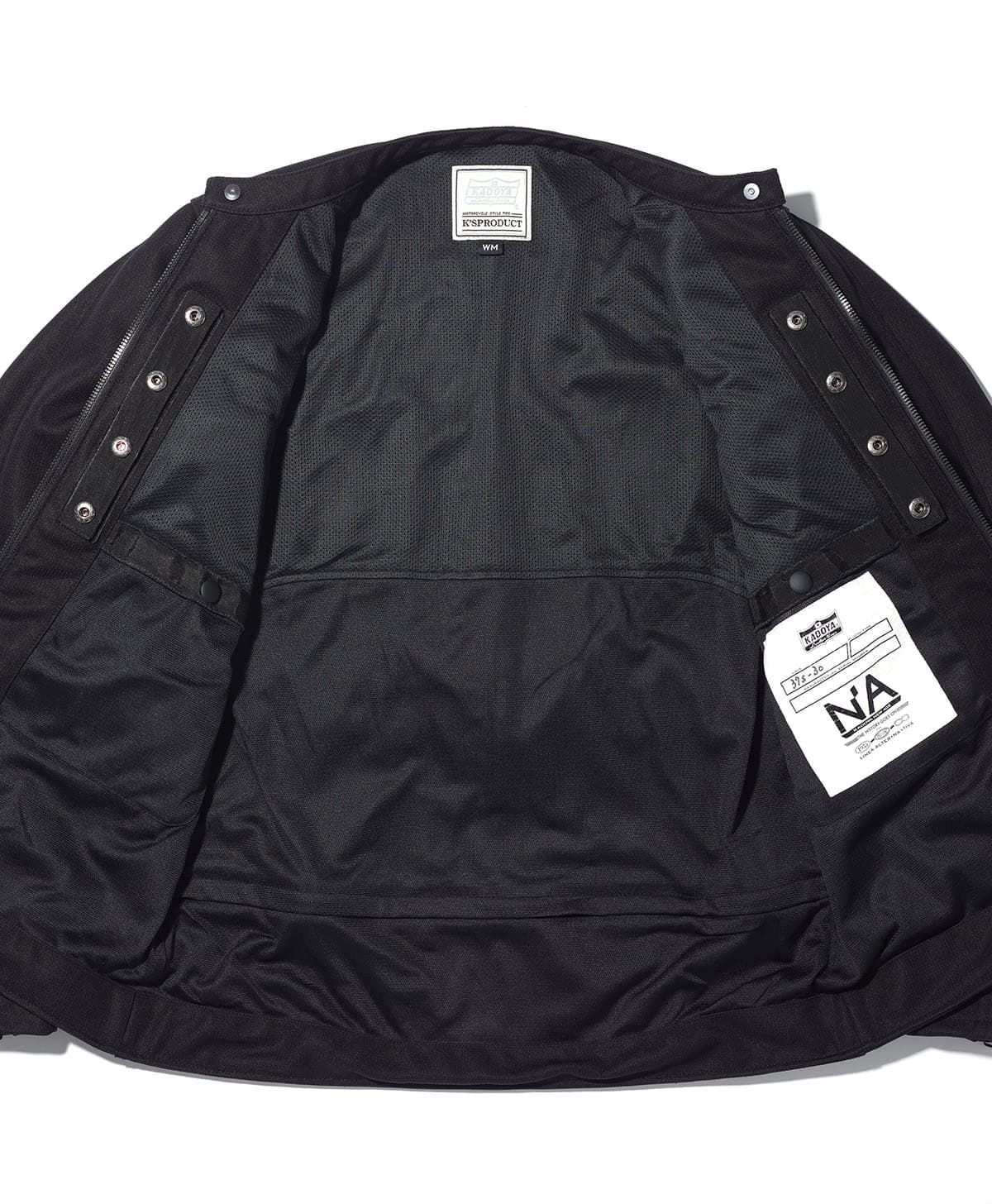 速乾性の高いポリエステルメッシュCOOL DEHYBERを採用