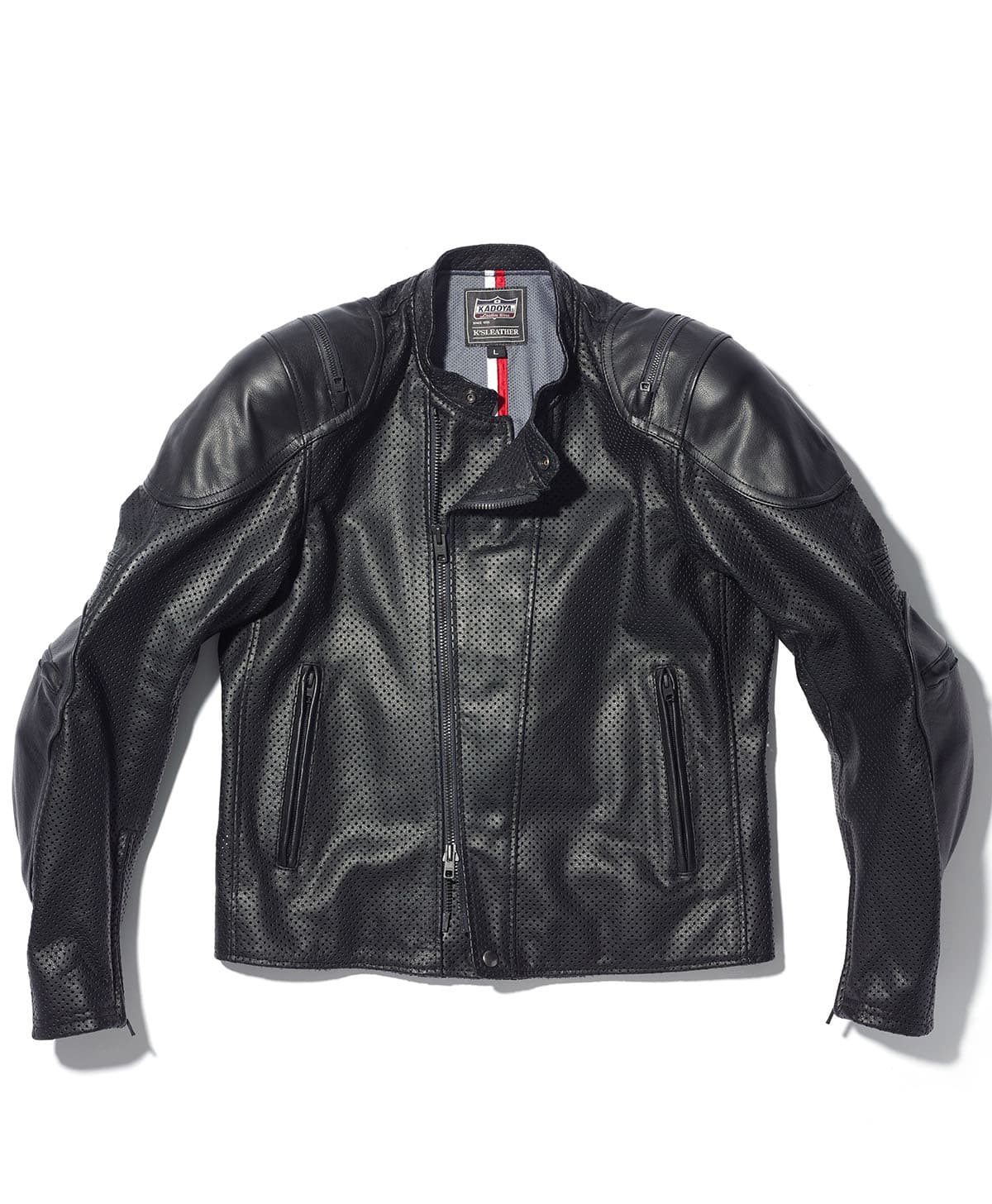 特徴的なファスナー開閉式の肩肘パッドポケットとパッド標準装備のセミダブルライダース。