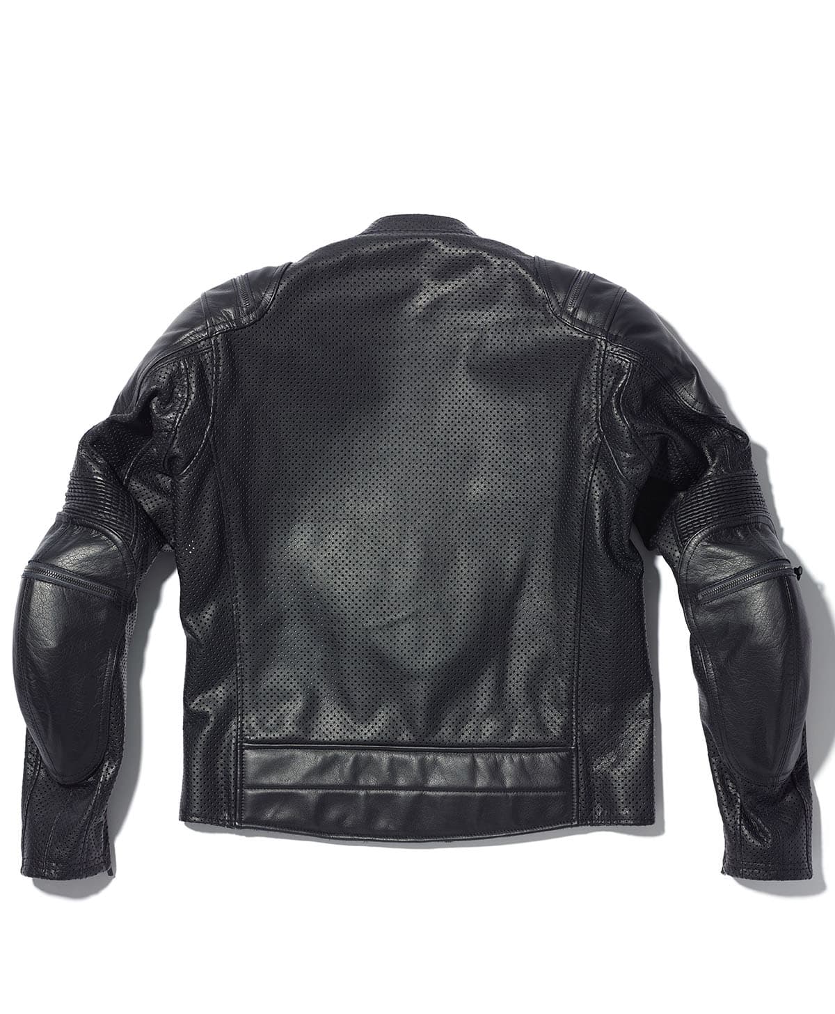 運動量を豊富に取り着用しやすい設計にしたBRAWLER JACの春夏用パンチングレザーモデル。