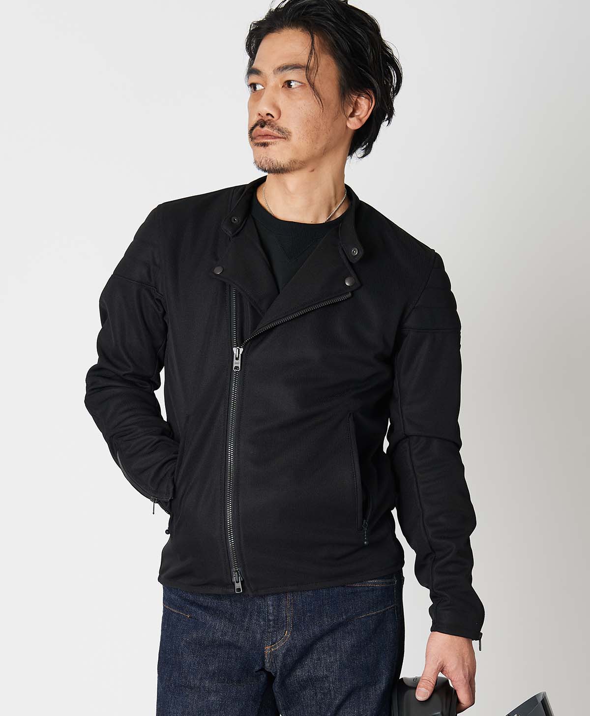 173cm 62kg サイズL Tシャツ着用