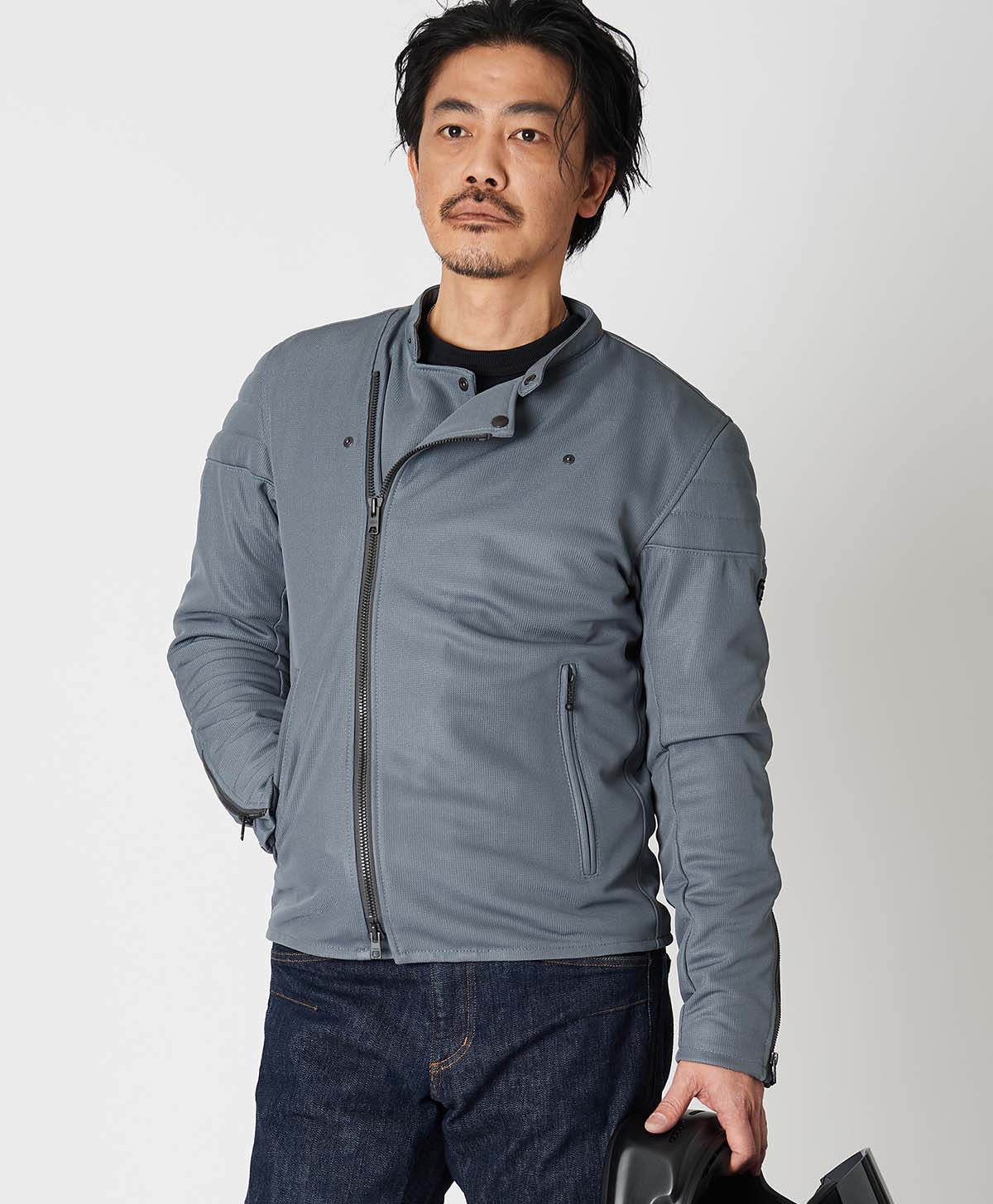173cm 62kg サイズL Tシャツ着用